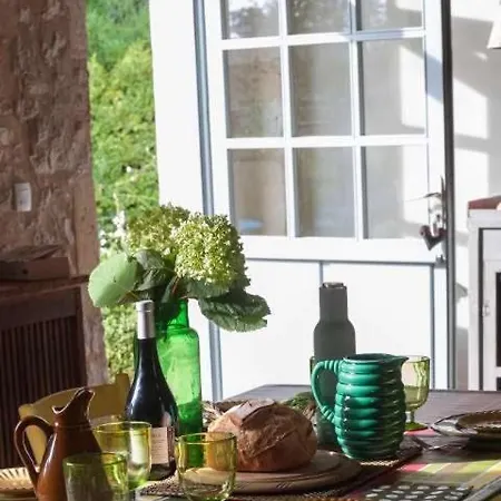 Сasa de vacaciones Petite Maison En Pierre Avec Piscine Et Jardin *